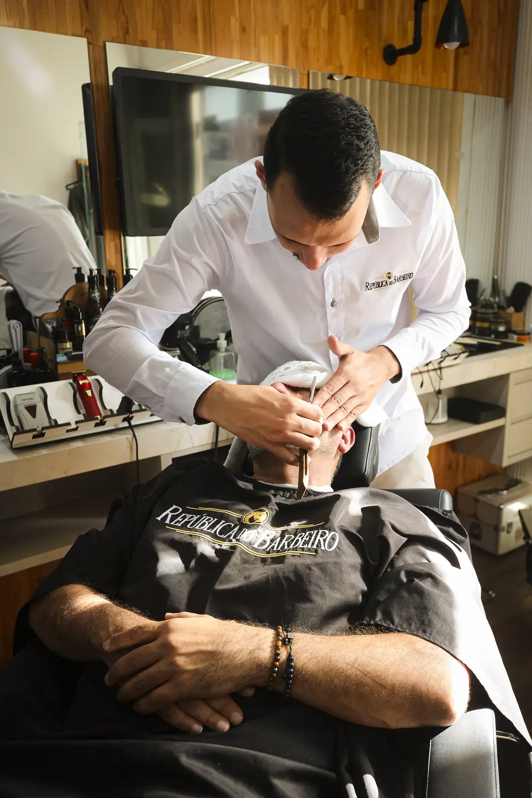 Corte de cabelo masculino — República do Barbeiro, Água Verde, Curitiba
