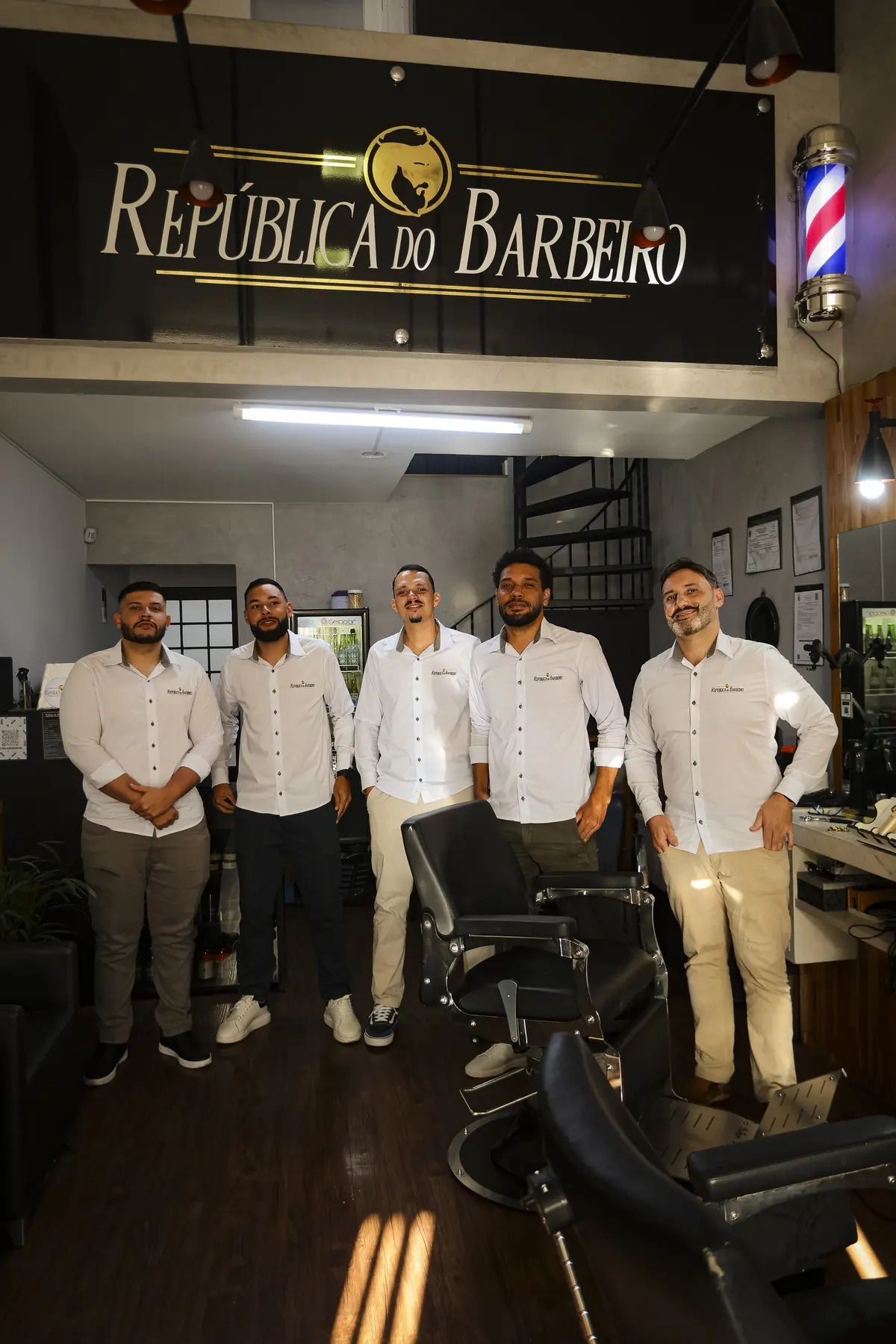 Equipe de barbeiros da República do Barbeiro, em Água Verde, Curitiba